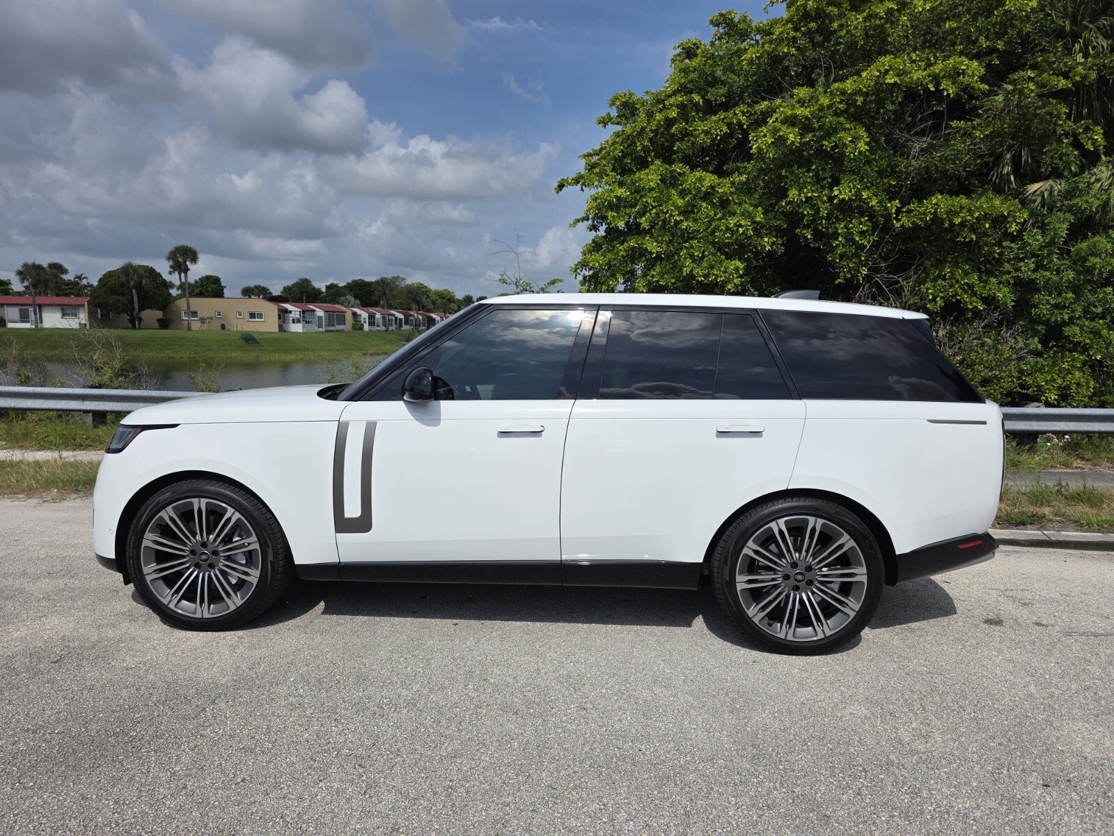Certified 2024 Land Rover Range Rover SE AWD/4WD image 7