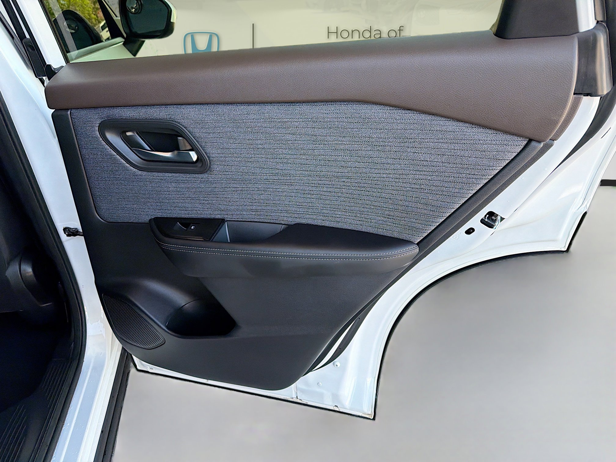 Used 2023 Nissan Rogue SV image 30