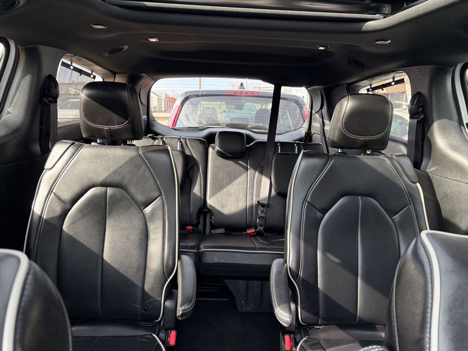 Used 2025 Chrysler Pacifica Limited image 42