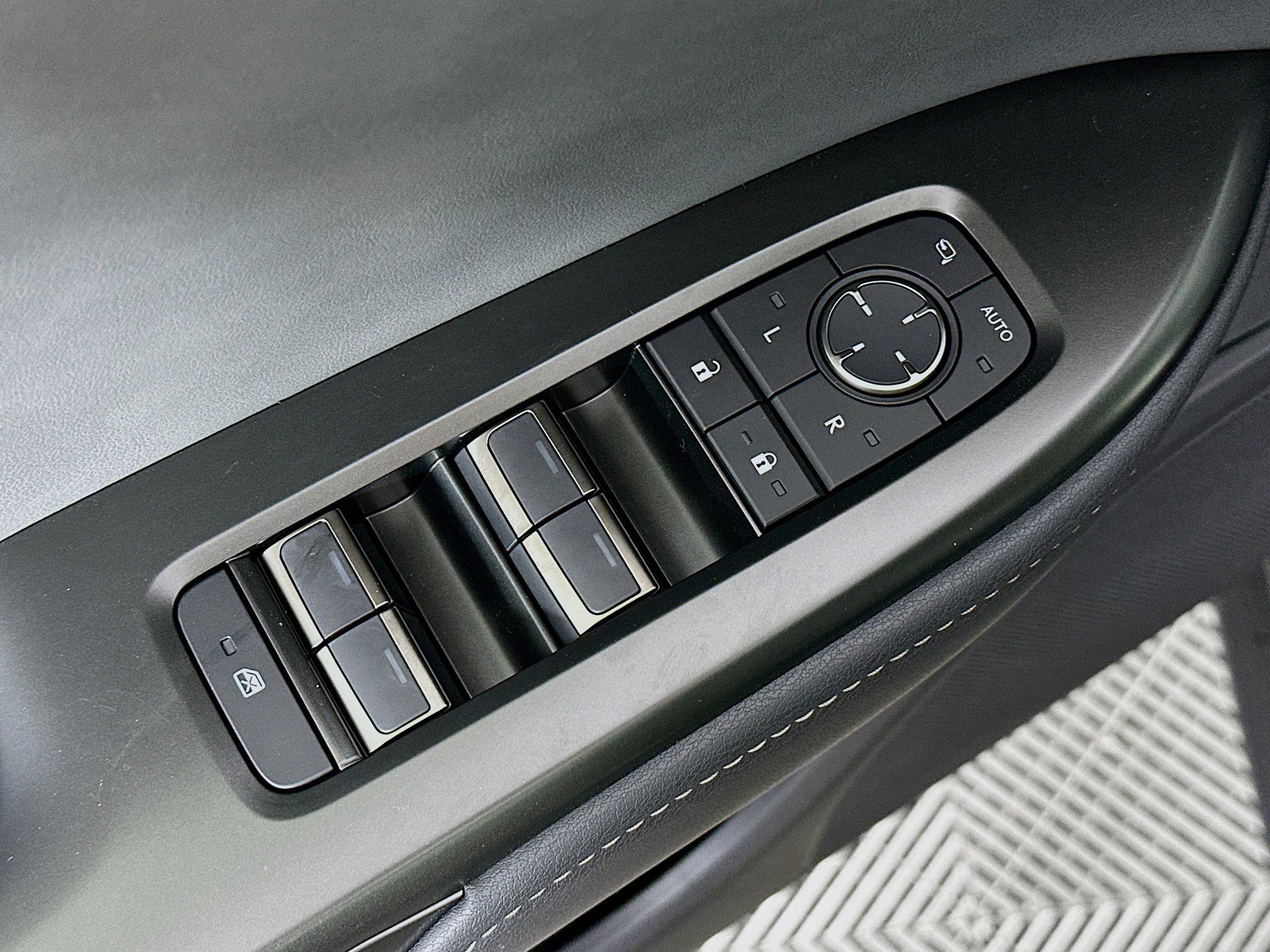 New 2026 Lexus RZ 450e AWD w/ Cold Area Package image 18