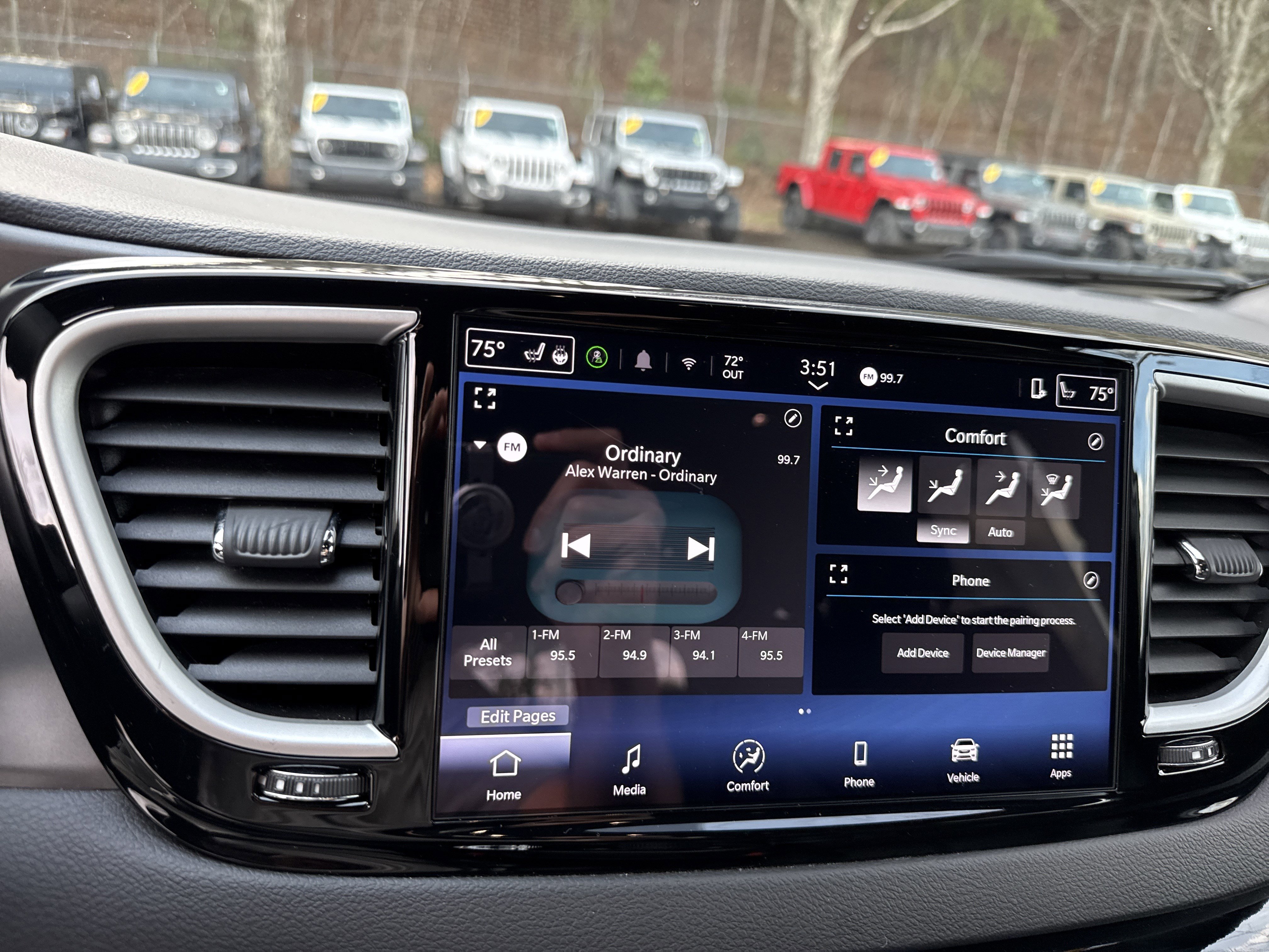 Used 2025 Chrysler Pacifica Select image 27