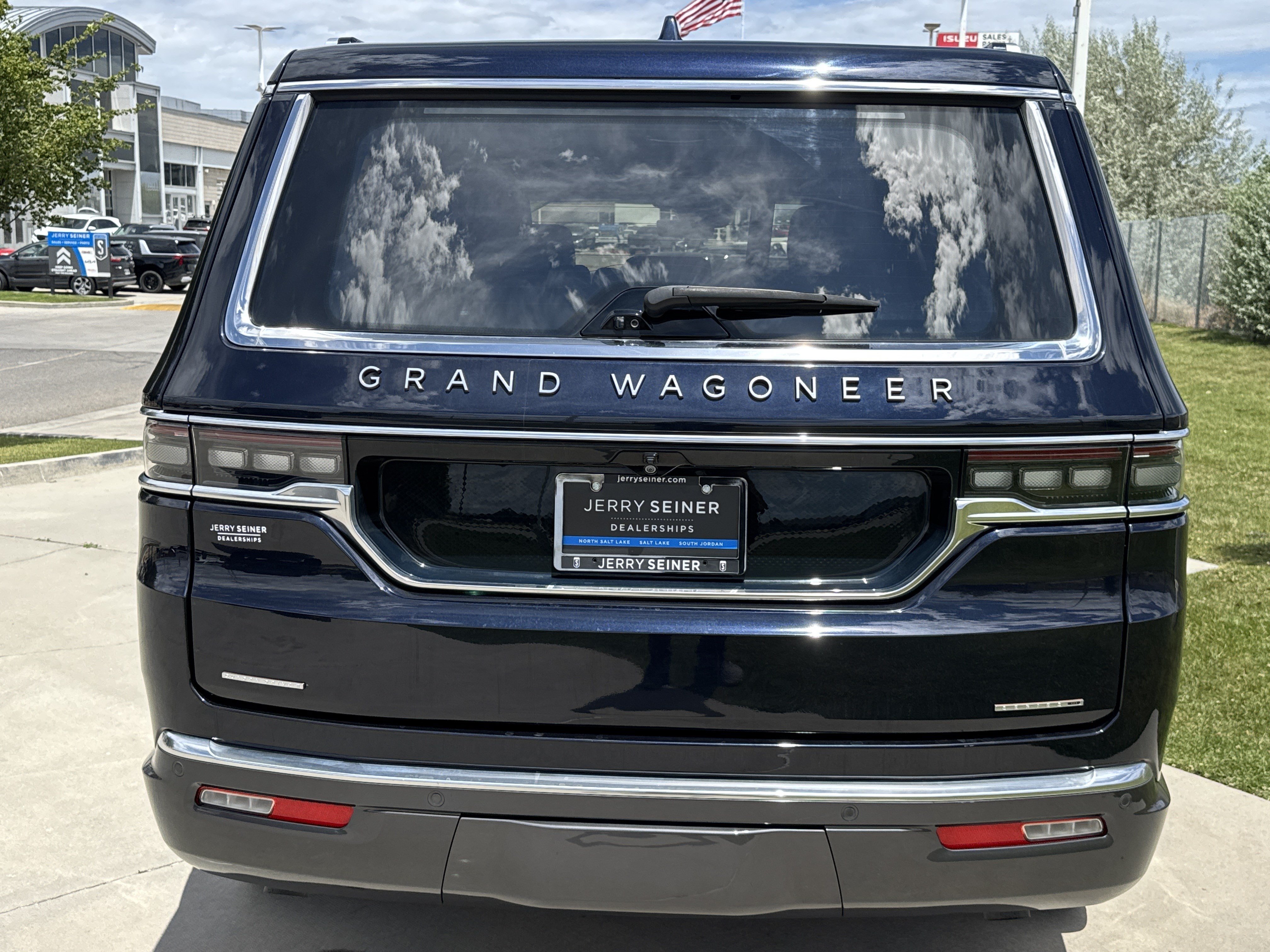 Used 2022 Jeep Grand Wagoneer Series III w/ Rear Seat Video Group 1 AWD/4WD image 5