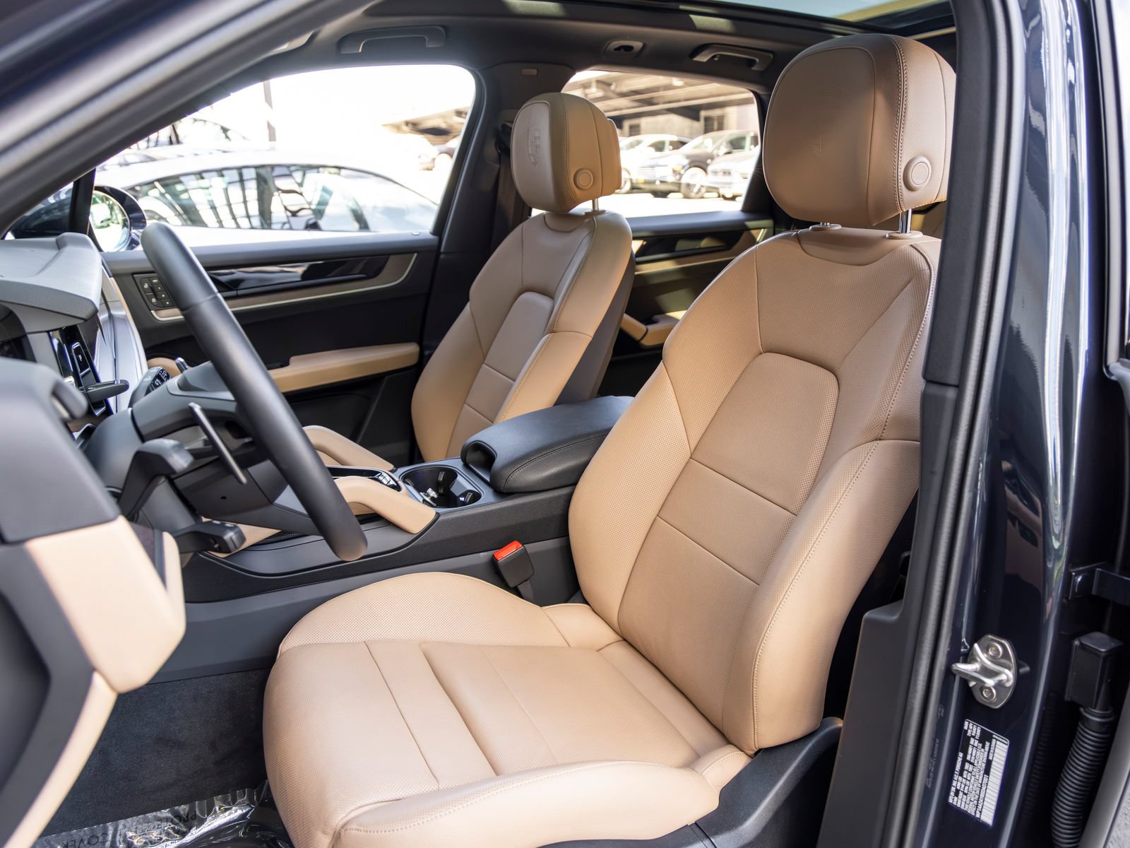 Certified 2025 Porsche Cayenne AWD/4WD image 5