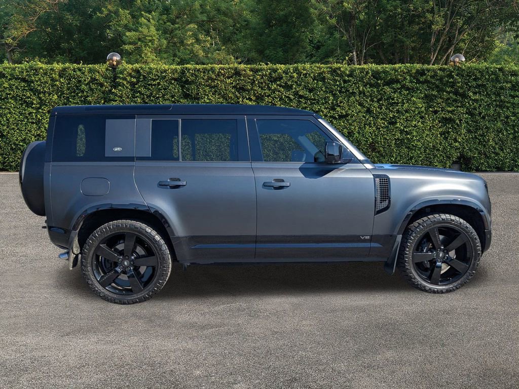 Used 2023 Land Rover Defender 110 V8 image 3