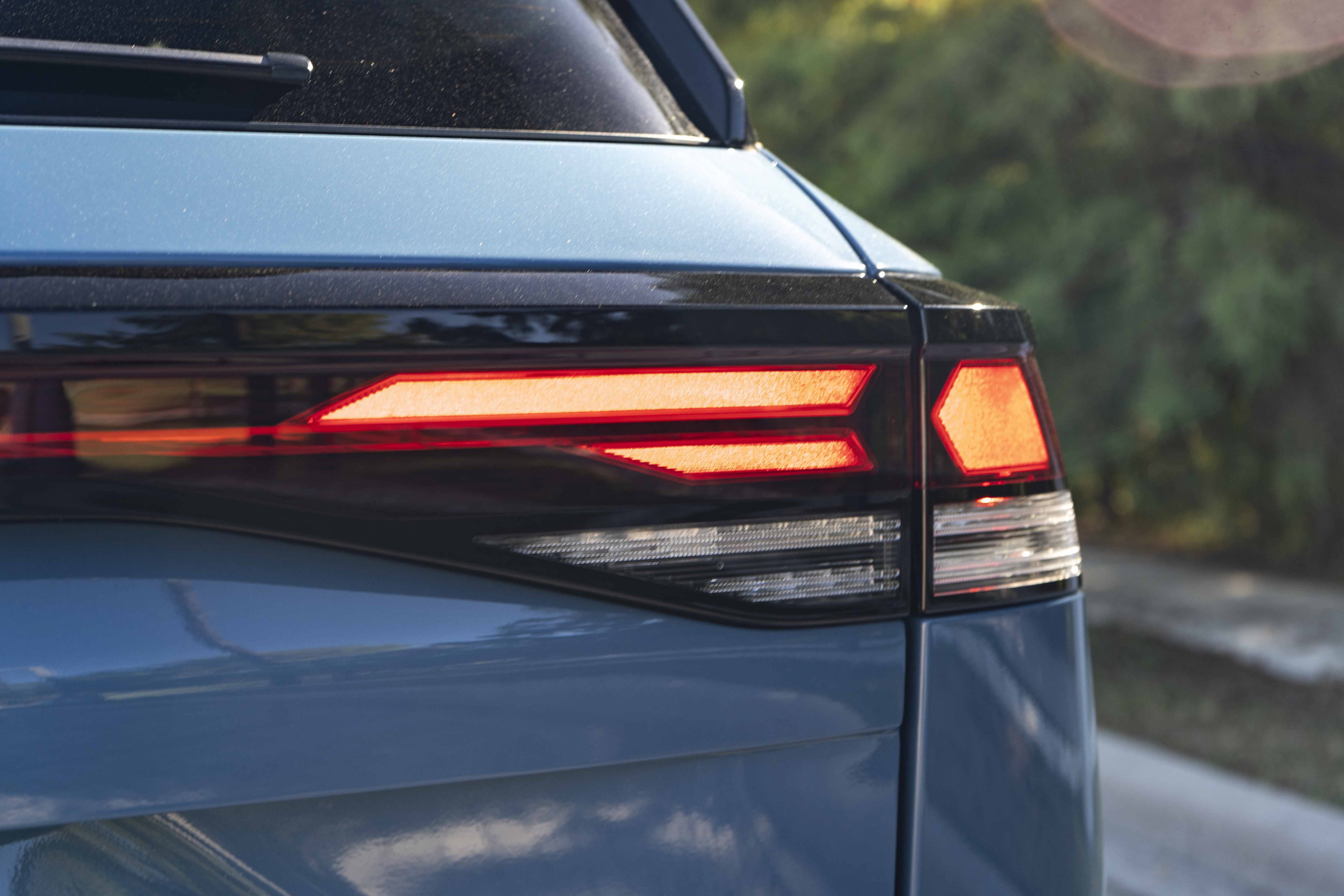Certified 2026 Volkswagen Tiguan SE R-Line FWD image 12