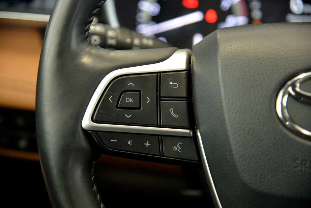 Used 2022 Toyota Highlander Platinum AWD/4WD image 22