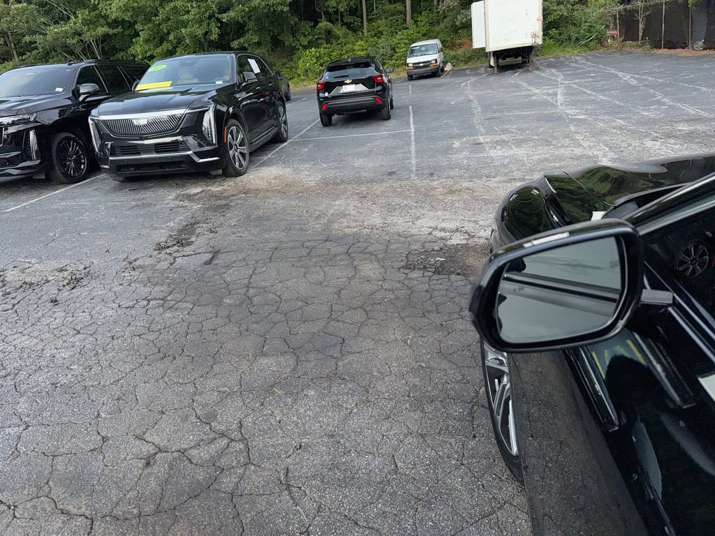 Used 2023 Cadillac Lyriq AWD image 11