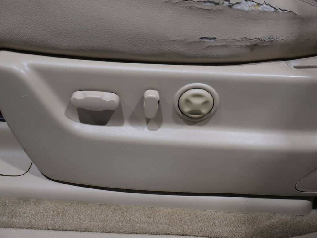 Used 2008 Chevrolet Avalanche LTZ w/ LTZ Preferred Equipment Group AWD/4WD image 13