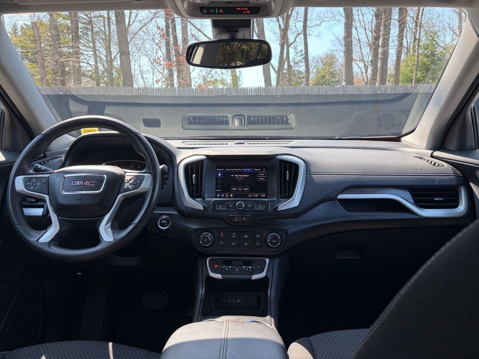 Used 2024 GMC Terrain SLE image 32