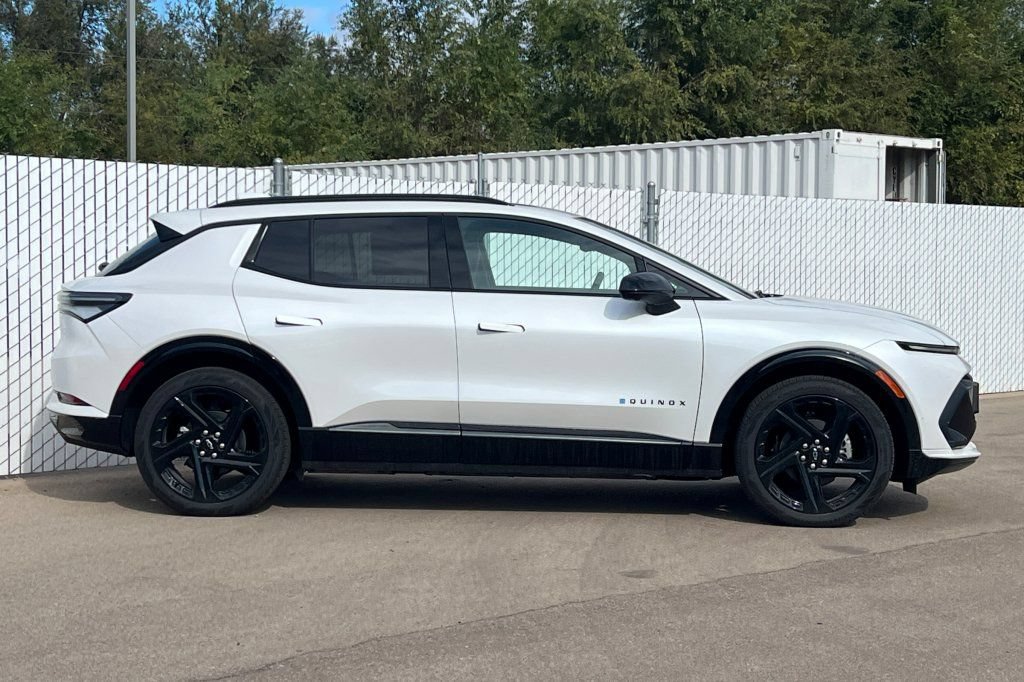 New 2025 Chevrolet Equinox EV RS w/ Convenience Package II AWD/4WD image 3
