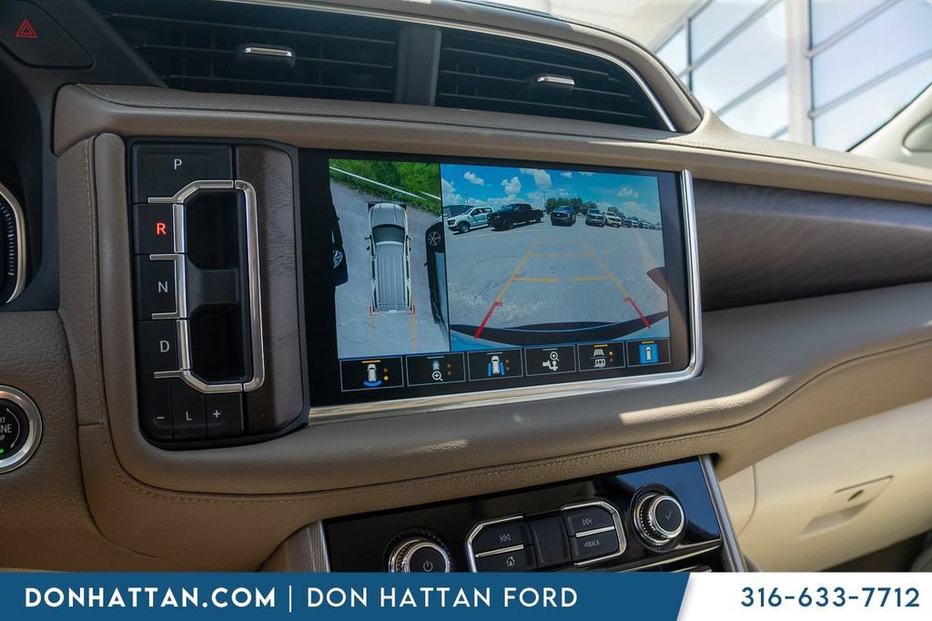 Used 2021 GMC Yukon Denali w/ Denali Premium Package AWD/4WD image 8
