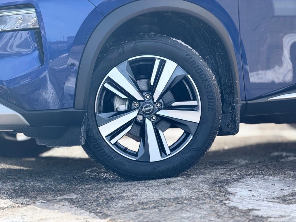 Used 2023 Nissan Rogue Platinum w/ Platinum Premium Package image 2