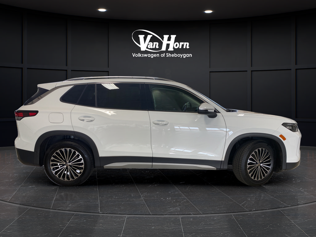 Used 2026 Volkswagen Tiguan S FWD image 2