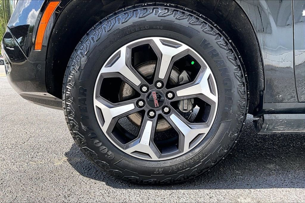 Used 2025 GMC Yukon AT4 Ultimate w/ LPO, Floor Liner Package AWD/4WD image 33