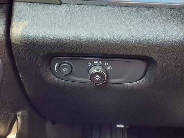 Used 2023 Chevrolet Traverse LT FWD image 19