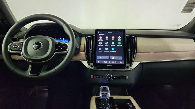 New 2026 Volvo XC90 B5 Plus w/ Protection Package Premier AWD/4WD image 25