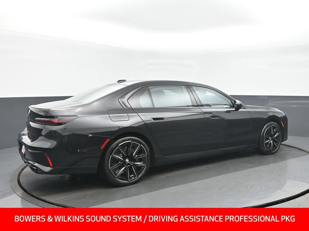 Used 2023 BMW 760i xDrive w/ Luxury Rear Seating Package AWD/4WD image 3