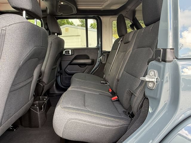 Used 2026 Jeep Wrangler Unlimited Sahara AWD/4WD image 15