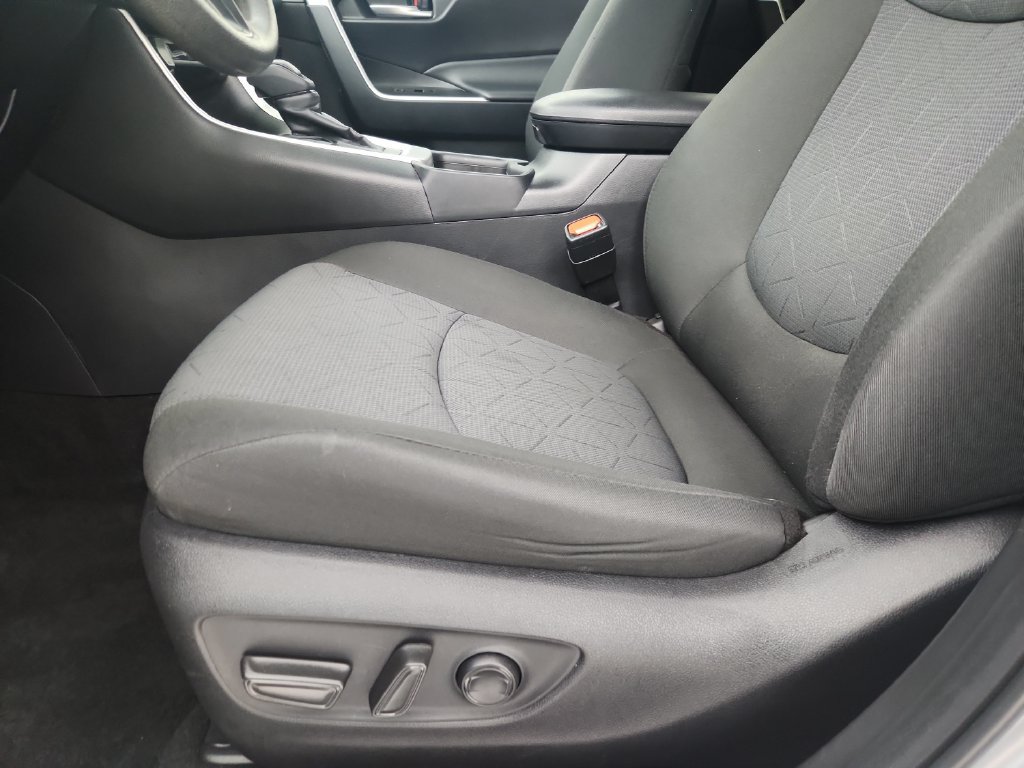 Used 2025 Toyota RAV4 XLE AWD/4WD image 22