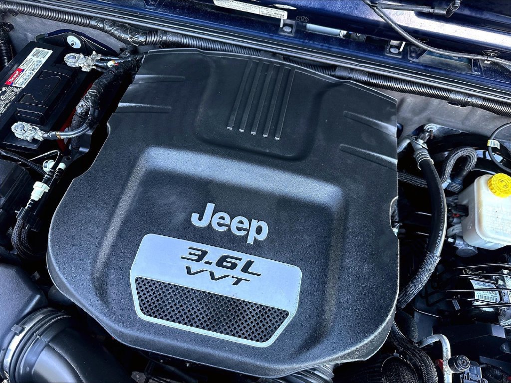 Used 2013 Jeep Wrangler Sport AWD/4WD image 33