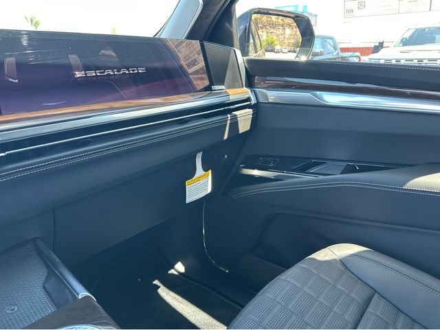New 2026 Cadillac Escalade ESV Platinum Sport w/ LPO, ONYX Package AWD/4WD image 6