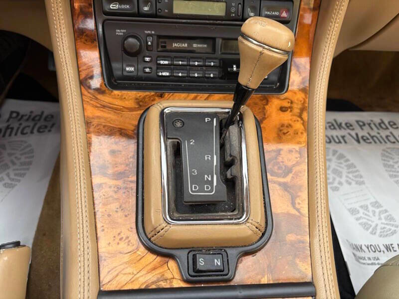 Used 1997 Jaguar XJ6 image 17