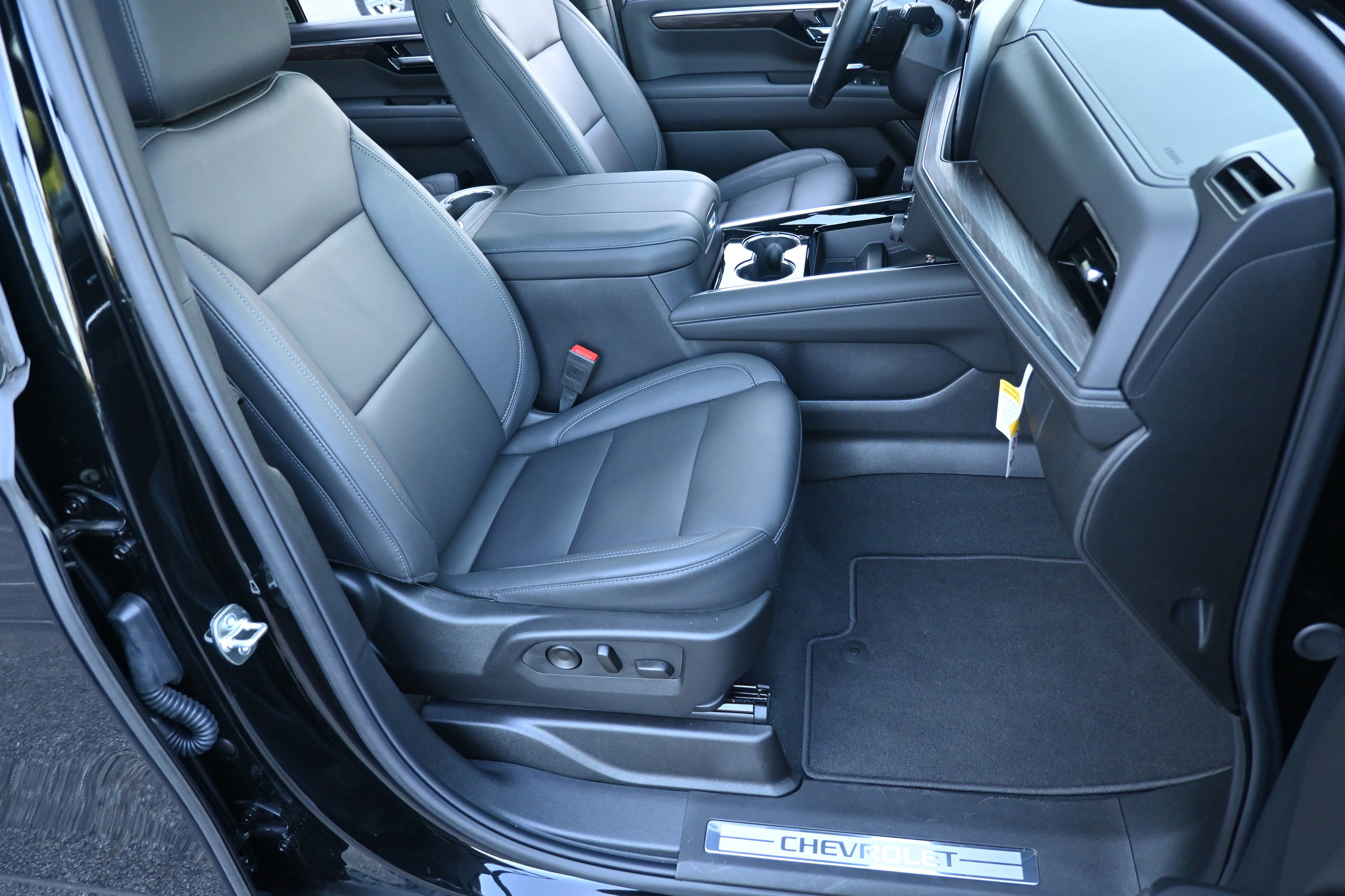 Used 2025 Chevrolet Tahoe Z71 w/ Comfort Package image 23