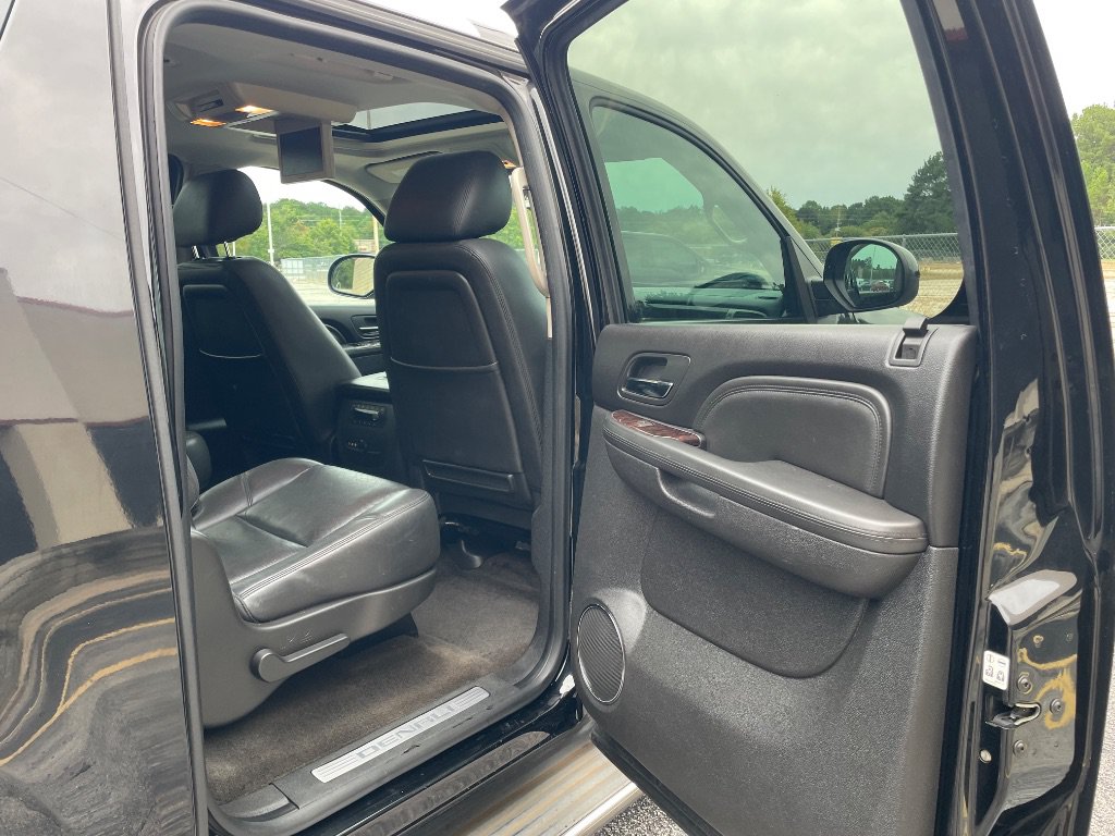 Used 2012 GMC Yukon XL Denali RWD image 17
