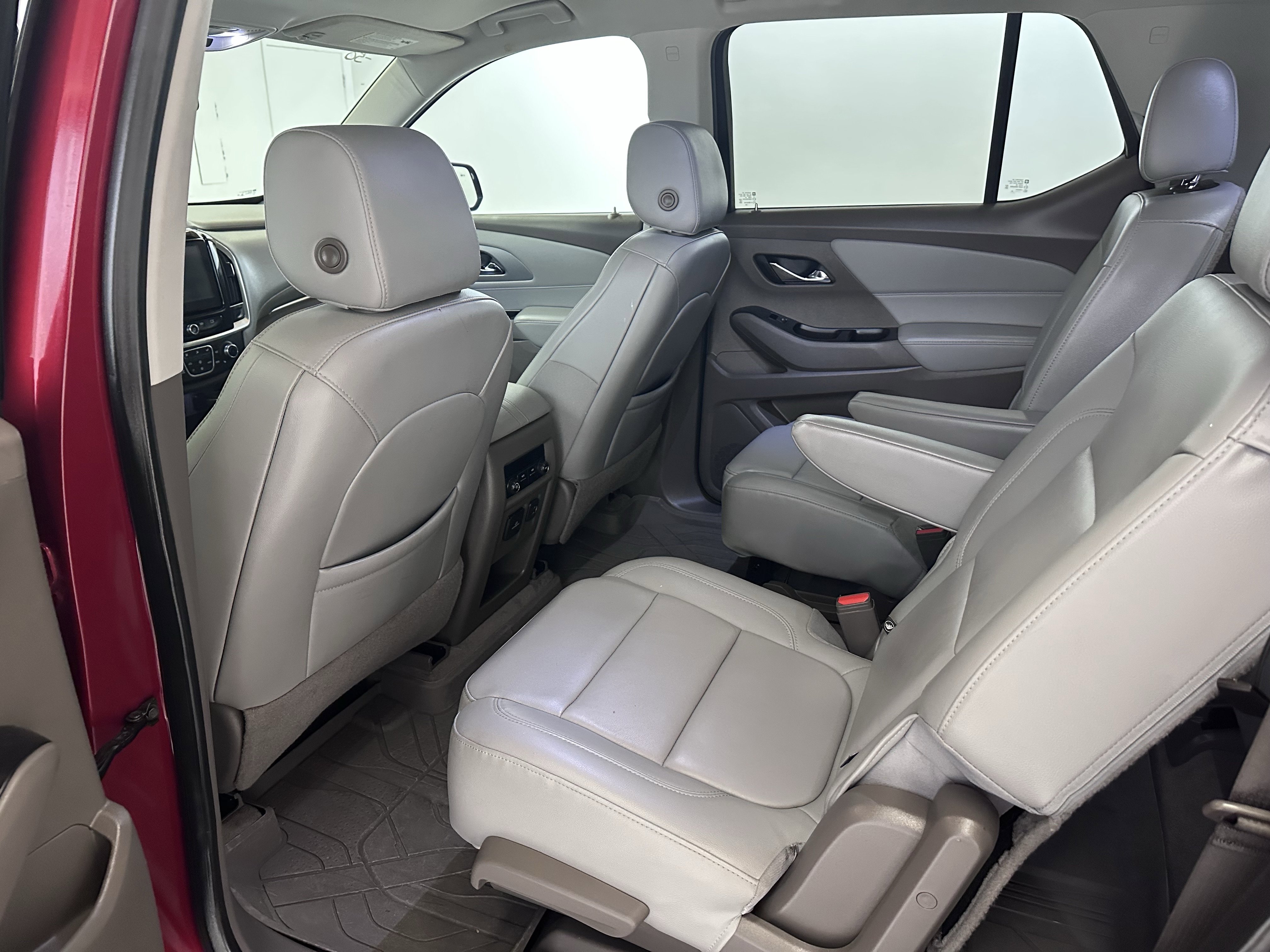 Used 2020 Chevrolet Traverse LT w/ LT Premium Package FWD image 21
