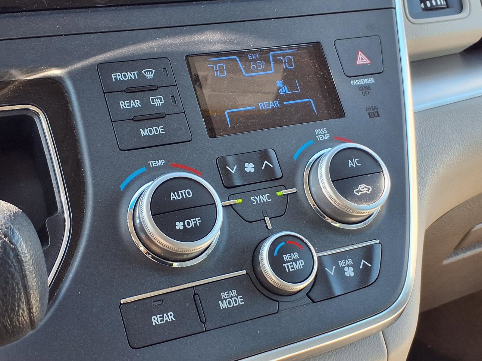 Used 2017 Toyota Sienna L FWD image 9