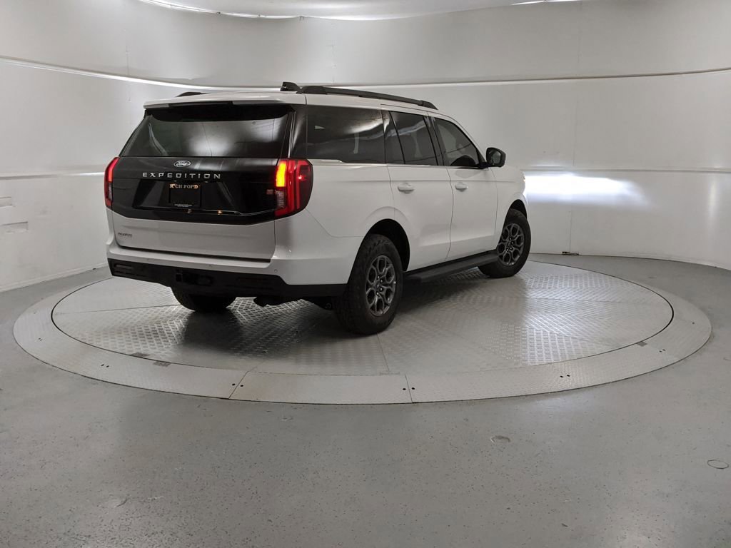 New 2025 Ford Expedition Active image 3