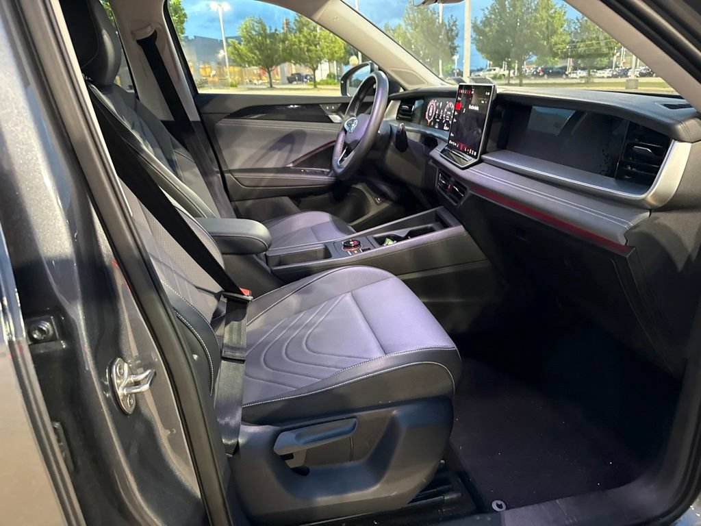 Used 2026 Volkswagen Tiguan SE AWD/4WD image 16