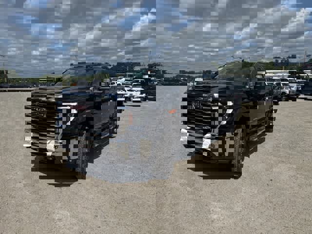 New 2026 GMC Sierra 2500 SLT w/ SLT Premium Package image 3