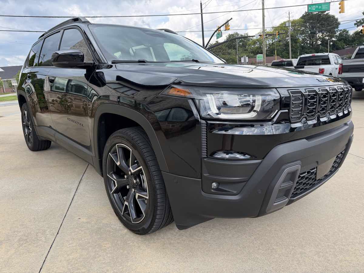 Used 2026 Jeep Cherokee Overland w/ Trailer Tow Group AWD/4WD image 4