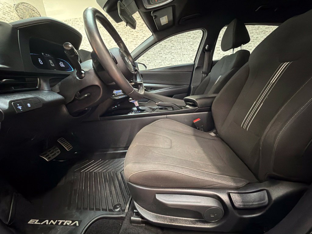 Certified 2025 Hyundai Elantra Sport FWD image 23