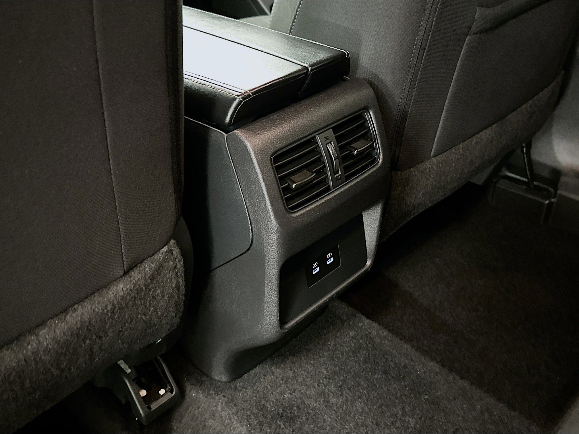 Used 2025 Nissan Rogue SV image 27