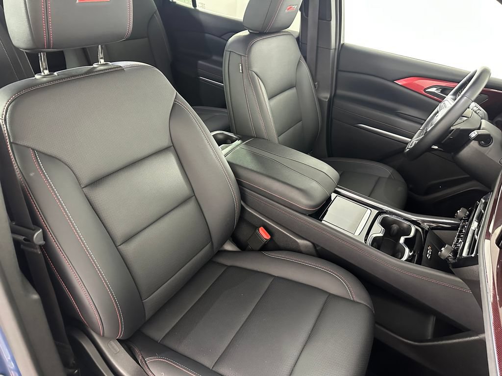 Used 2025 Chevrolet Traverse Z71 w/ LPO, Floor Liner Package AWD/4WD image 33