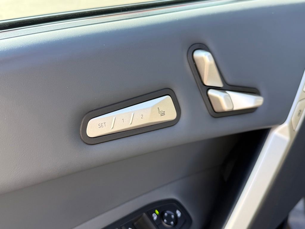 Certified 2022 BMW iX xDrive50 w/ Premium Package image 10