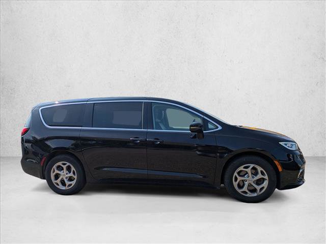 Used 2024 Chrysler Pacifica Limited FWD image 4