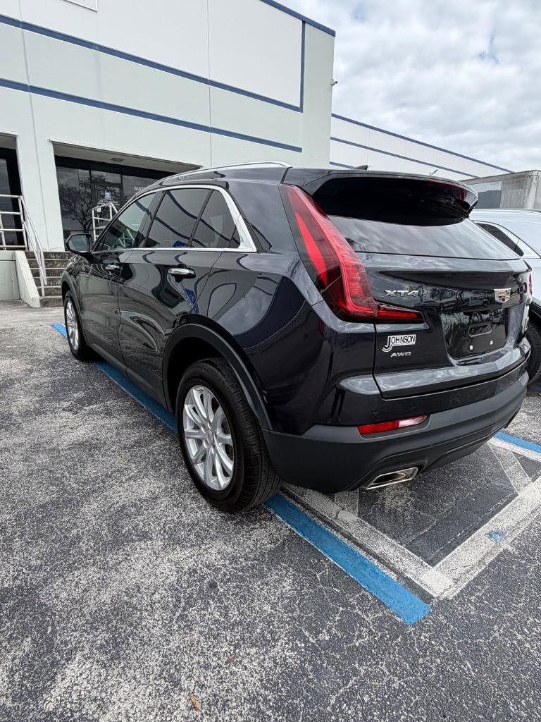 Used 2022 Cadillac XT4 Luxury w/ Cold Weather Package image 4