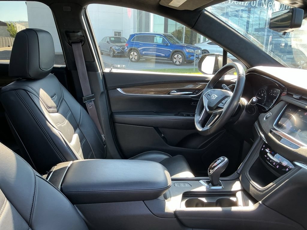 Used 2017 Cadillac XT5 Platinum w/ Driver Assist Package AWD/4WD image 19