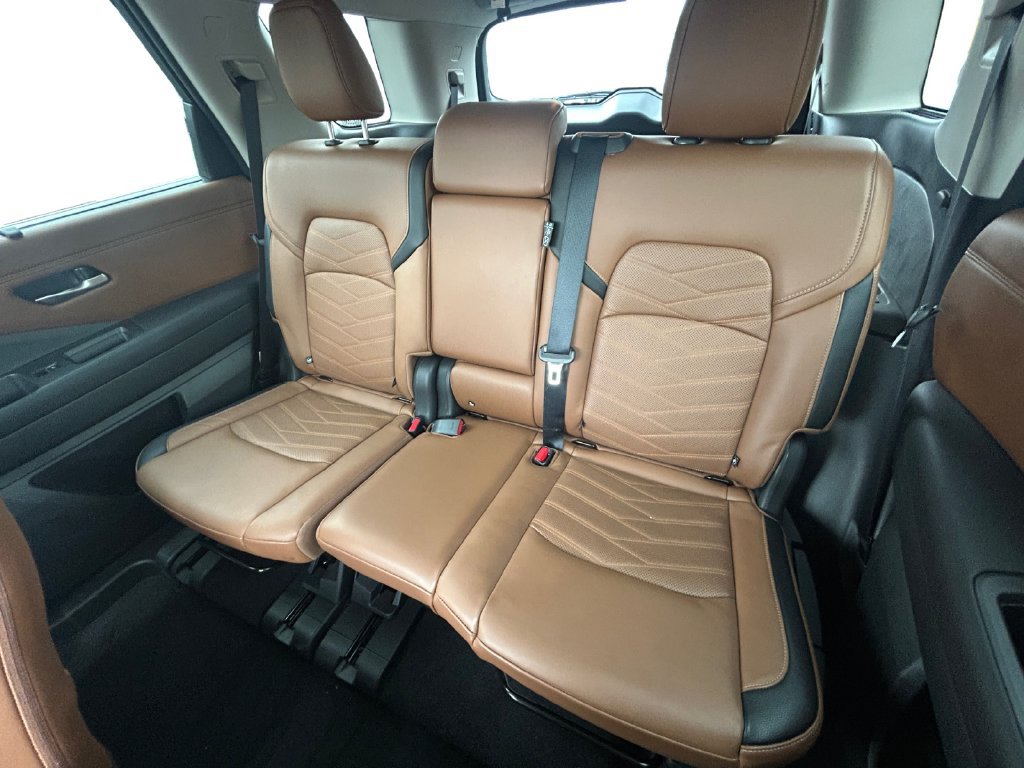 Used 2024 Nissan Pathfinder Platinum w/ Cargo Package AWD/4WD image 13