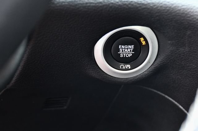 Used 2025 Chrysler Pacifica Limited FWD image 40