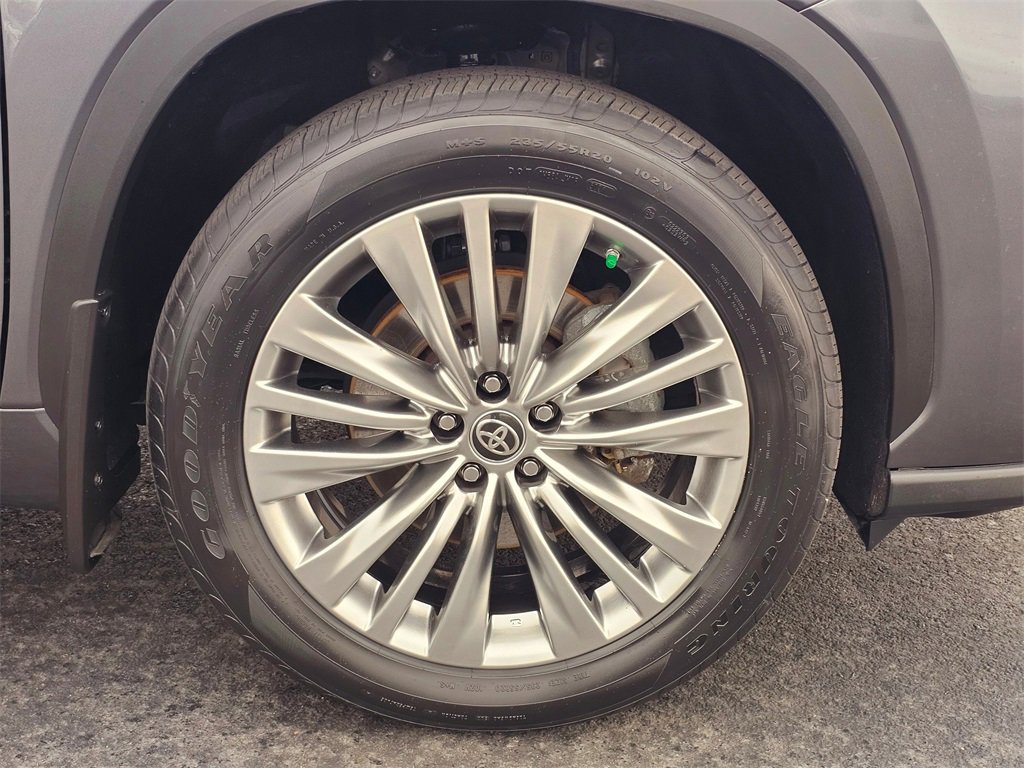 Used 2023 Toyota Highlander Platinum image 9