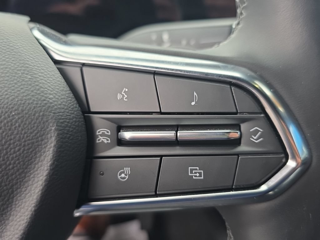 Used 2026 Chevrolet Equinox LT AWD/4WD image 32