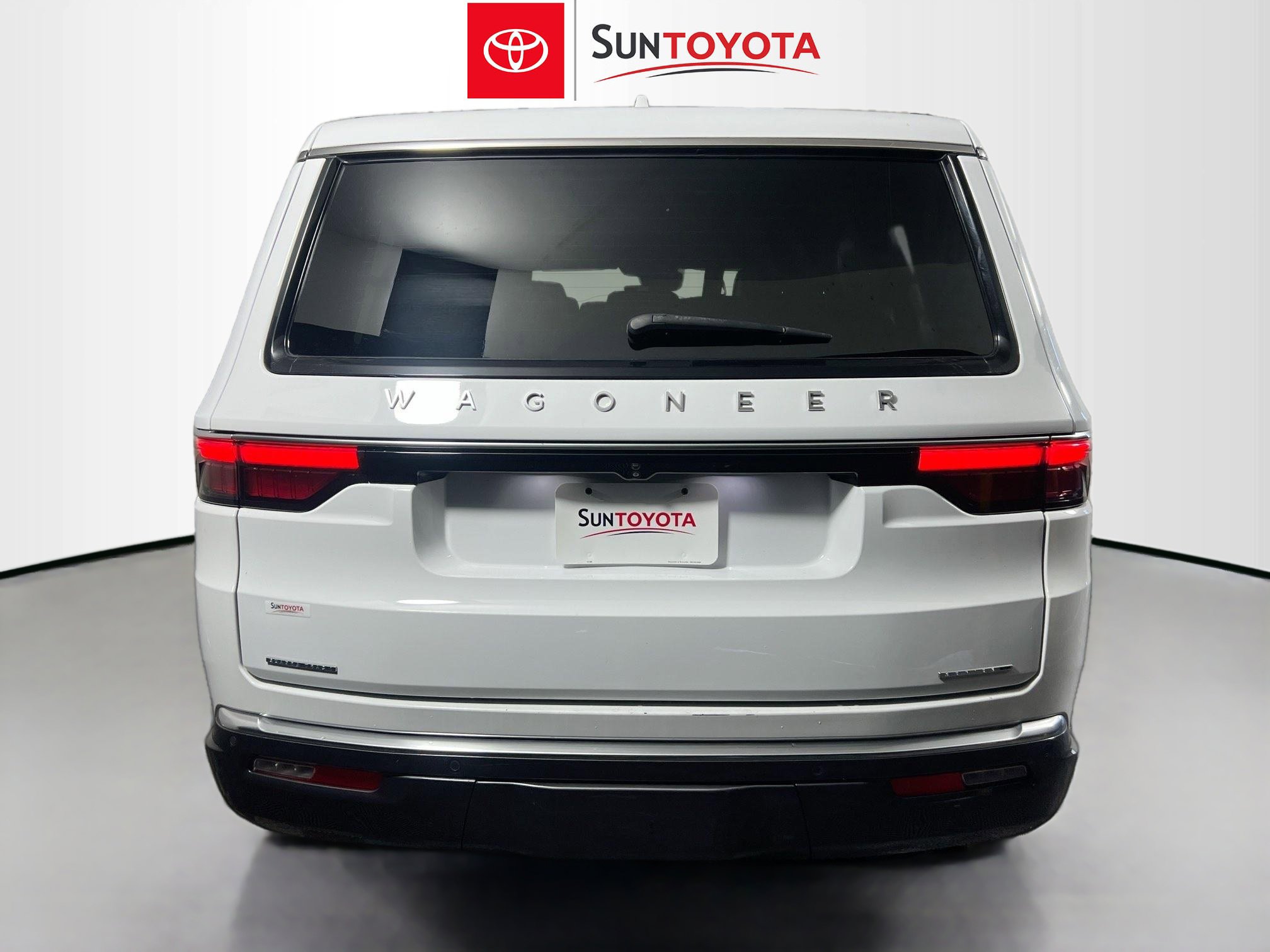 Used 2022 Jeep Wagoneer Series II AWD/4WD image 5