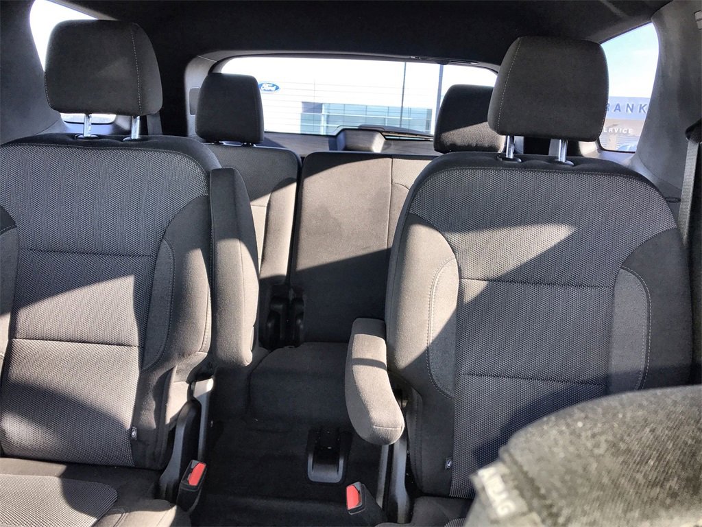 Used 2023 Chevrolet Traverse LT w/ Rear Camera Mirror Package image 21