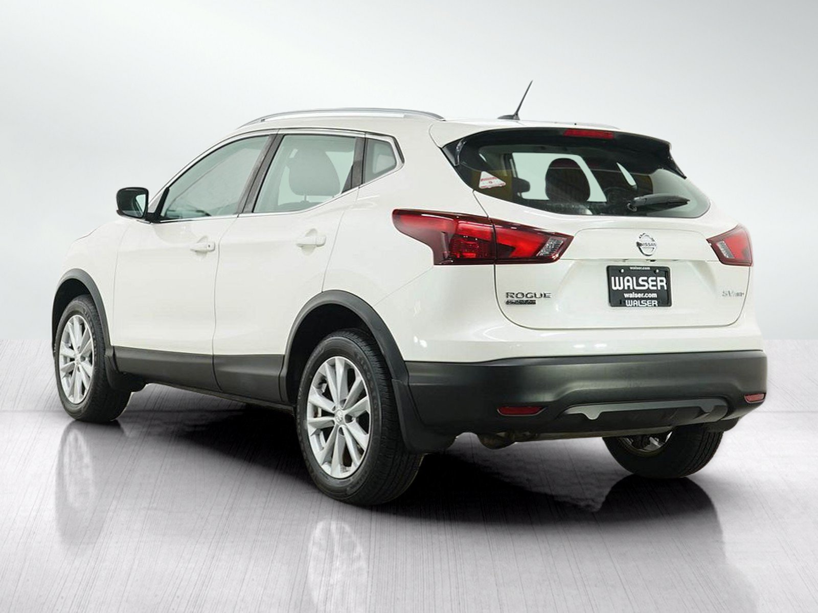 Used 2017 Nissan Rogue Sport SV w/ SV All-Weather Package AWD/4WD image 3