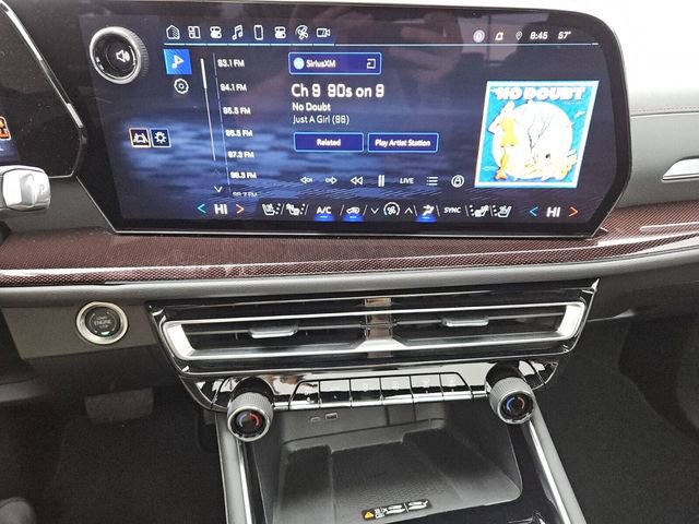 Used 2024 Chevrolet Traverse RS FWD image 18