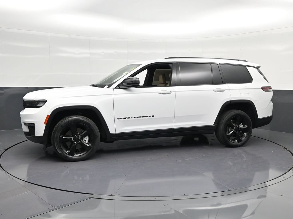 Used 2024 Jeep Grand Cherokee L Limited w/ Black Appearance Package AWD/4WD image 7
